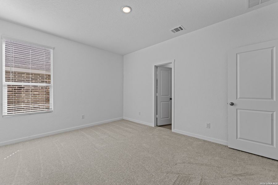 Spacious, unfurnished interior of a new home in Grace Valley, Cibolo (Image 26).