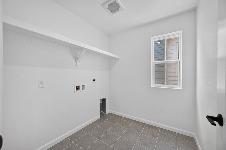 Spacious, unfurnished interior of a new home in Sterling Ranch Ascent Village, Littleton (Image 28). Spacious, unfurnished interior of a new home in Sterling Ranch Ascent Village, Littleton (Image 28).