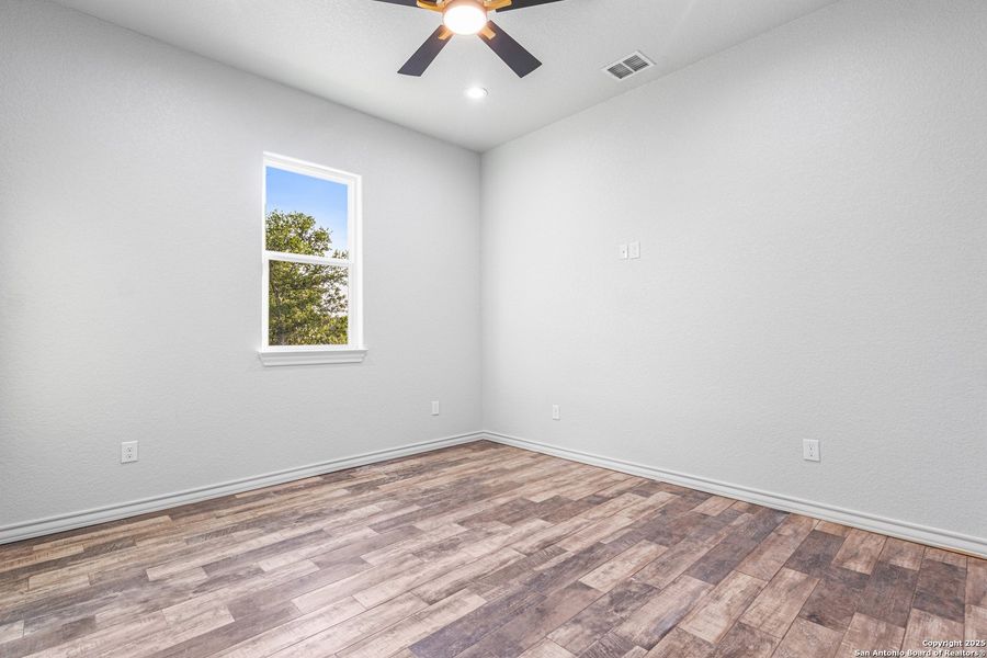 Spacious, unfurnished interior of a new home in , Natalia (Image 23).