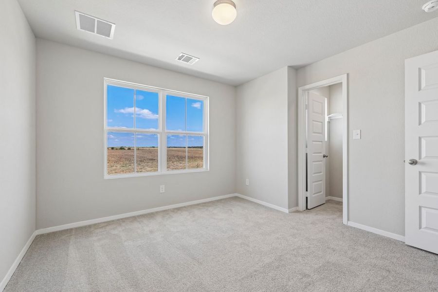 Spacious, unfurnished interior of a new home in Harvest Ridge, Elgin (Image 21).