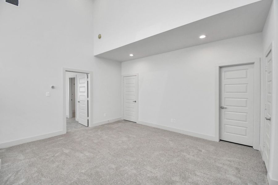 Spacious, unfurnished interior of a new home in Antigua, Houston (Image 33).