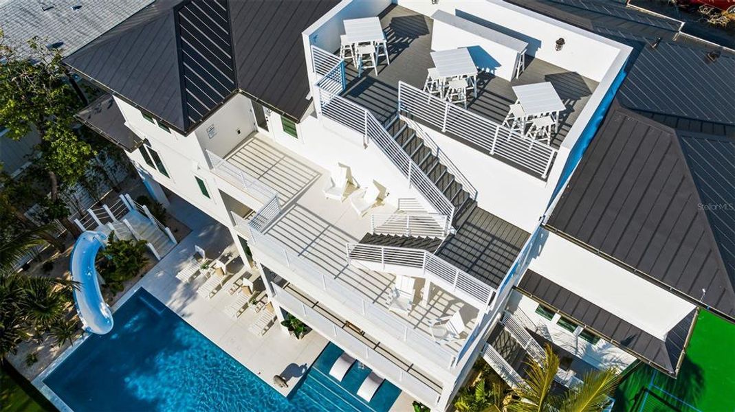 Condo located in Sarasota, FL showcasing its design and architecture (Image 5). Condo located in Sarasota, FL showcasing its design and architecture (Image 5).