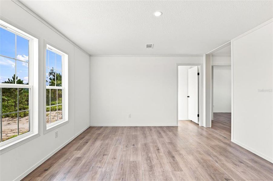 Spacious, unfurnished interior of a new home in , Okeechobee (Image 19).