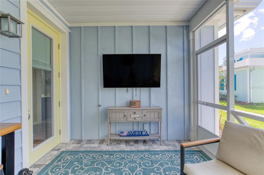 Exterior details and patio area of a home in , Daytona Beach (Image 24).