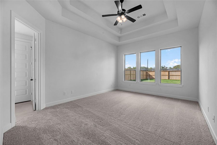 Spacious, unfurnished interior of a new home in Sienna, Missouri City (Image 20).