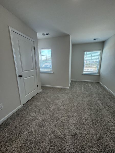 Representative unfurnished interior of a home built from the Henderson Plan by Veranda Homes in Beechwood Pond, Woodruff (Image 28).