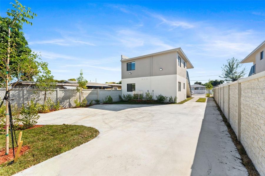 Exterior details and patio area of a home in , Miami (Image 3).