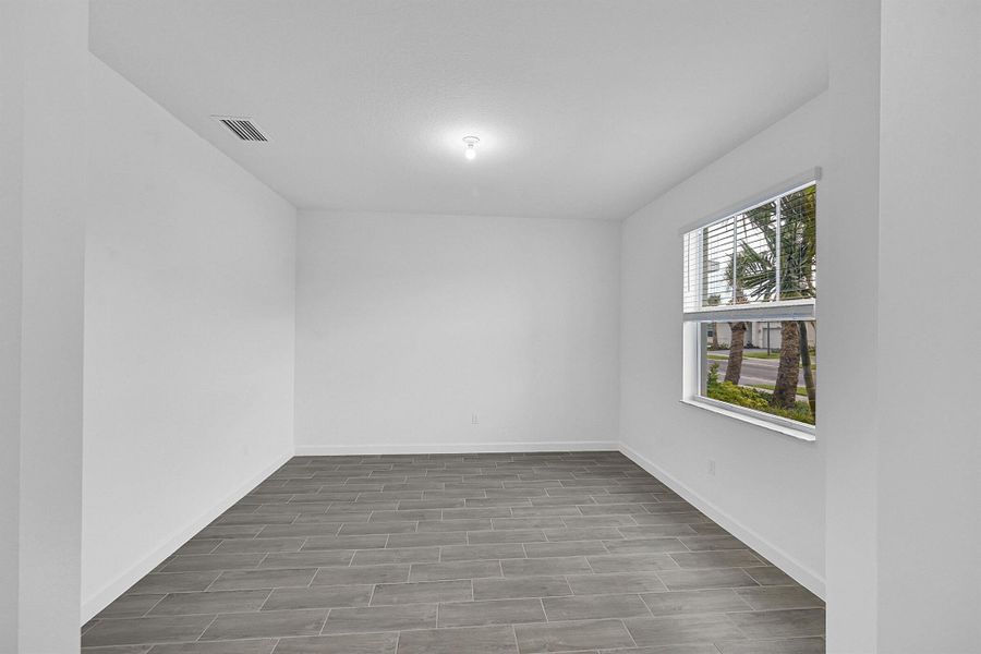 Spacious, unfurnished interior of a new home in Seagrove: The Indies, Fort Pierce (Image 23).