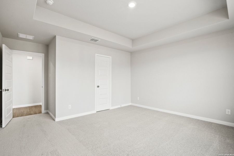 Spacious, unfurnished interior of a new home in Hickory Ridge, Elmendorf (Image 18).