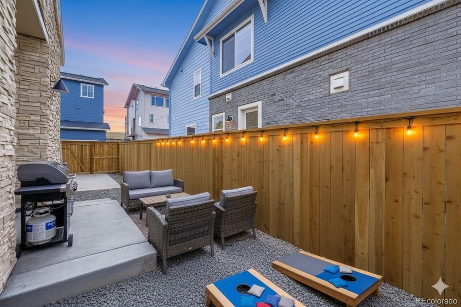 Virtually Staged : private side patio