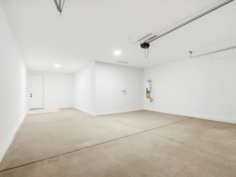 Spacious, unfurnished interior of a new home in Legacy Place, Glendale (Image 28).