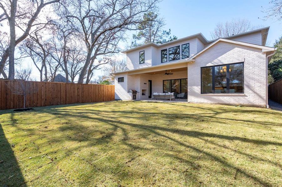 Exterior details and patio area of a home in , Dallas (Image 24).