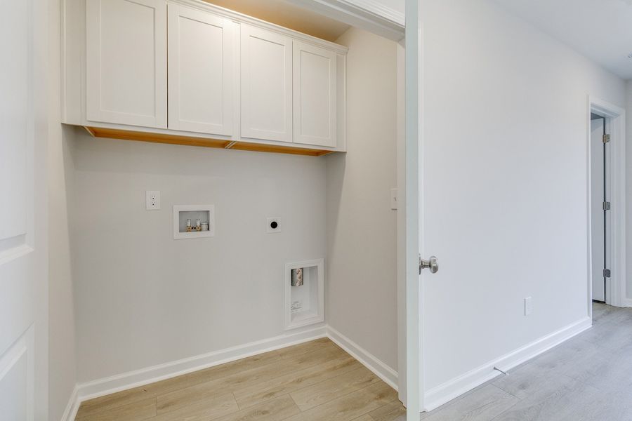 Spacious, unfurnished interior of a new home in Ellington, Elgin (Image 17).