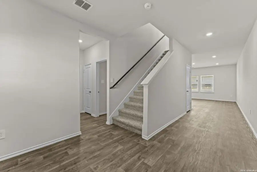 Spacious, unfurnished interior of a new home in Laurel Vistas, San Antonio (Image 35).