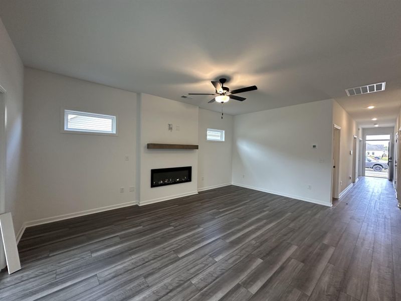Spacious, unfurnished interior of a new home in Oak Hollow, Longs (Image 15).