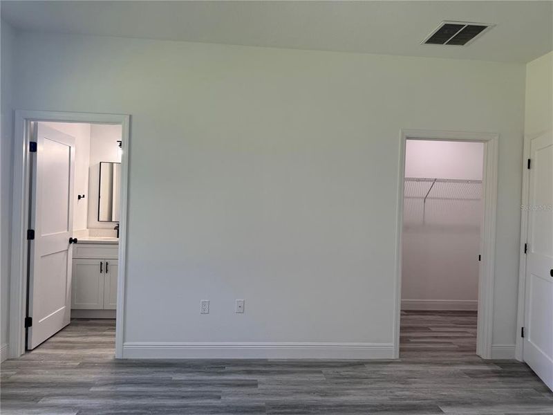 Spacious, unfurnished interior of a new home in , Ocala (Image 15).