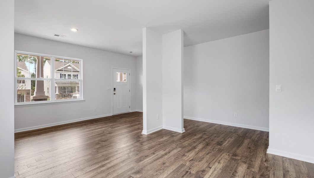 Spacious, unfurnished interior of a new home in Sage Grove, Lyman (Image 13).