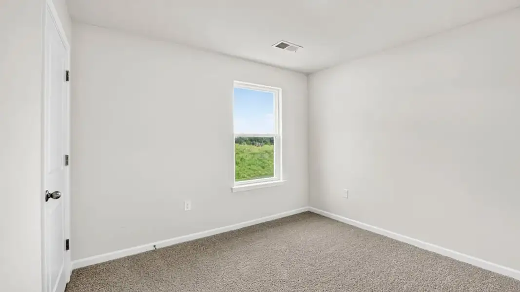 Spacious, unfurnished interior of a new home in Trailside Run, Spartanburg (Image 32).