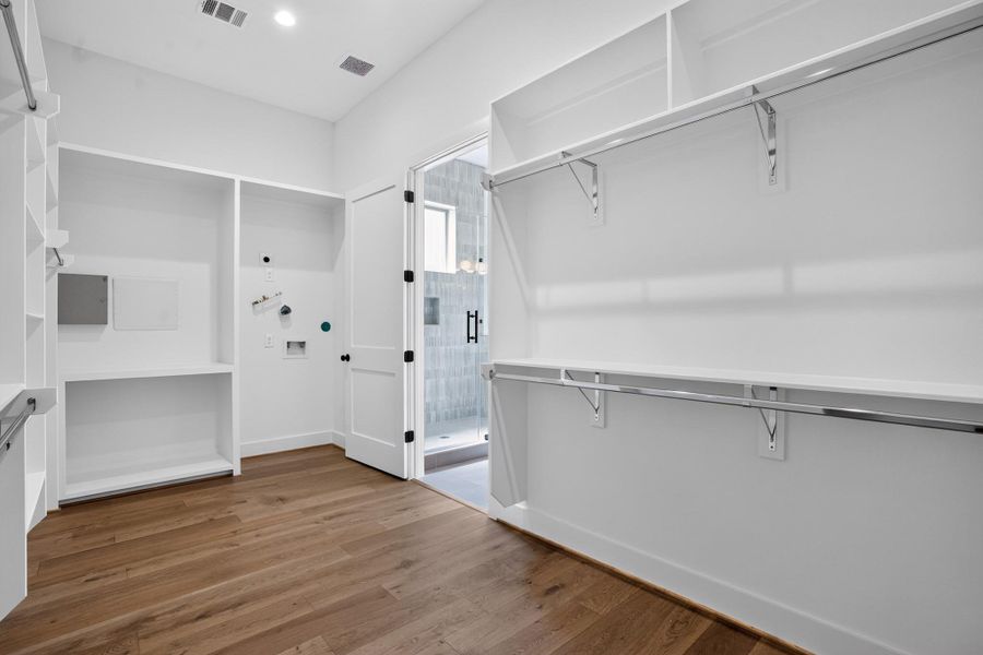 Spacious, unfurnished interior of a new home in , Houston (Image 20).