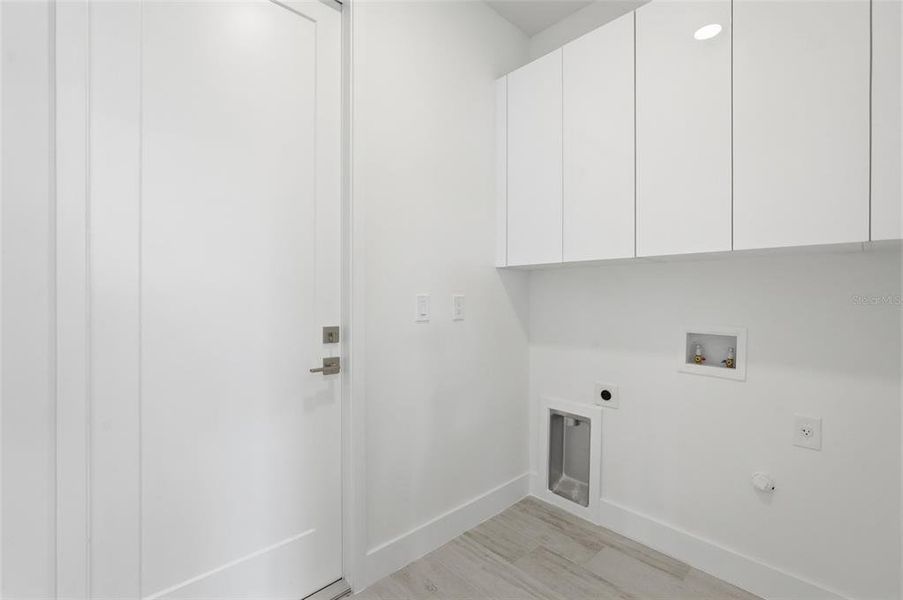 Spacious, unfurnished interior of a new home in , Port Charlotte (Image 39). Spacious, unfurnished interior of a new home in , Port Charlotte (Image 39).