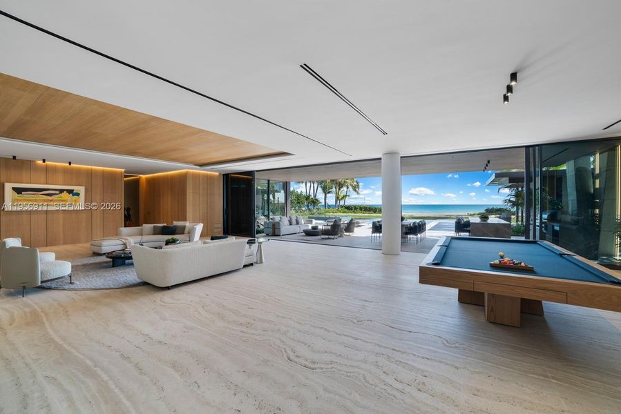 Community amenities in , Golden Beach (Image 57).