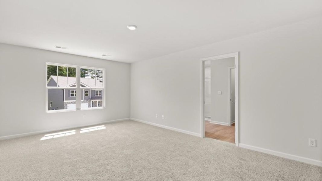 Spacious, unfurnished interior of a new home in Creekview, Atlanta (Image 11).