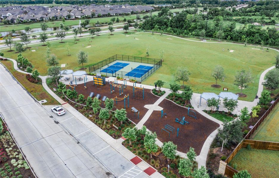 Challenger Park offers outdoor workout facilities, including pickleball and disc golf courses.
