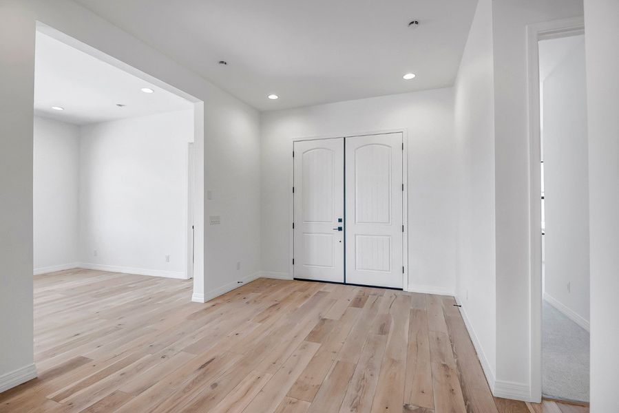 Spacious, unfurnished interior of a new home in Estates at Kings Ranch, Gold Canyon (Image 22). Spacious, unfurnished interior of a new home in Estates at Kings Ranch, Gold Canyon (Image 22).