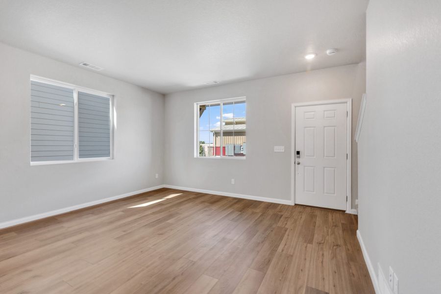 Spacious, unfurnished interior of a new home in Spring Valley, Longmont (Image 16).