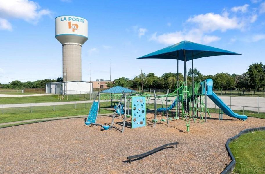 Walking distance from the community park and basketball court.