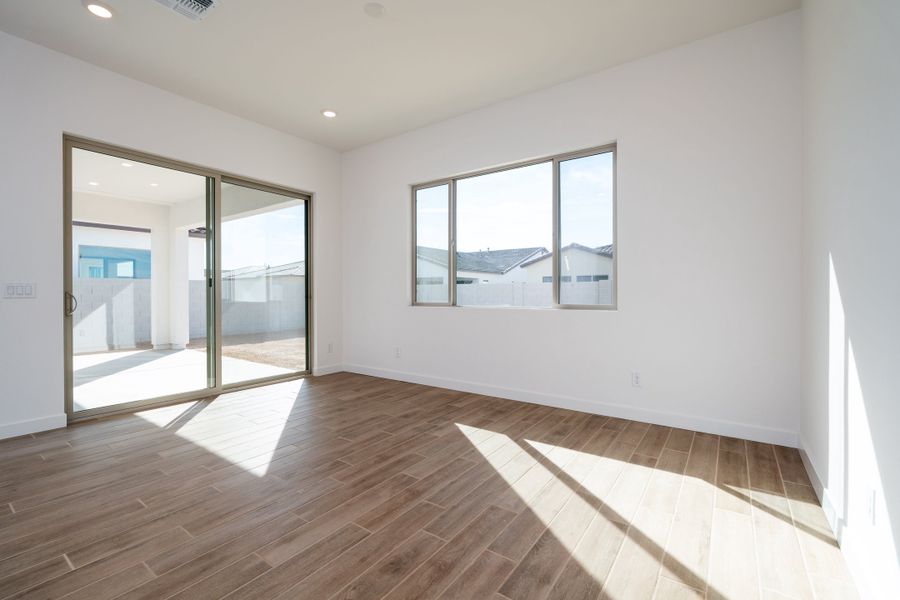 Spacious, unfurnished interior of a new home in Soleo, San Tan Valley (Image 8).