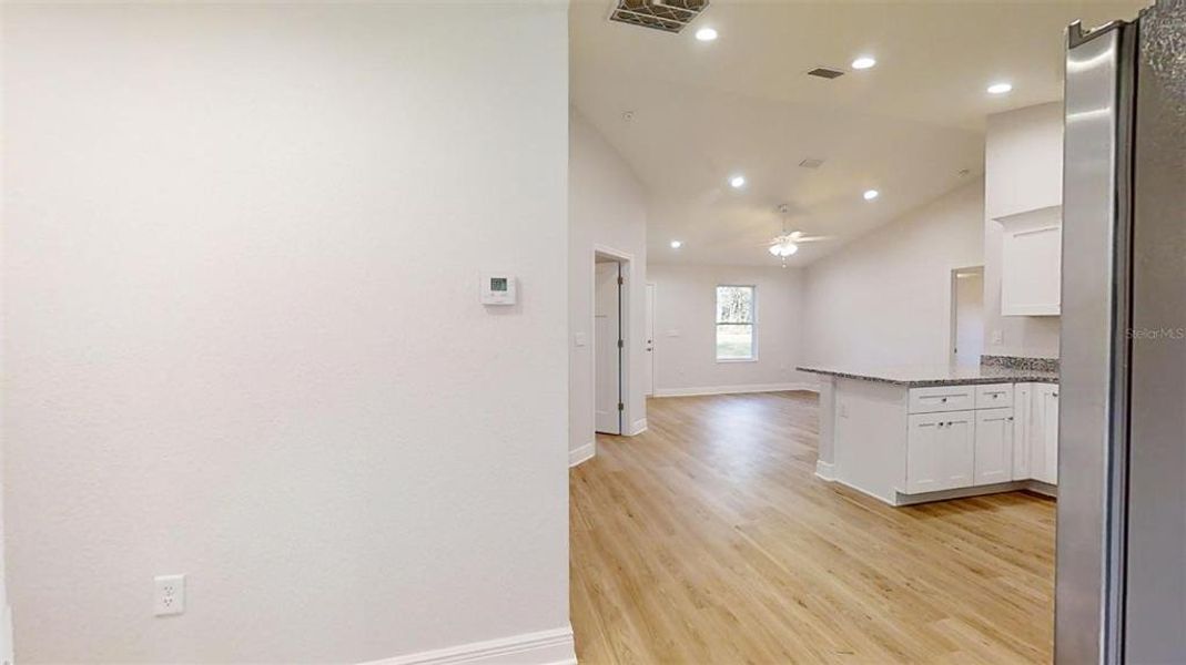 Spacious, unfurnished interior of a new home in , Dunnellon (Image 25).