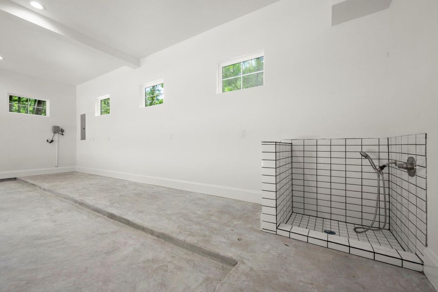 Spacious, unfurnished interior of a new home in , New Waverly (Image 31).