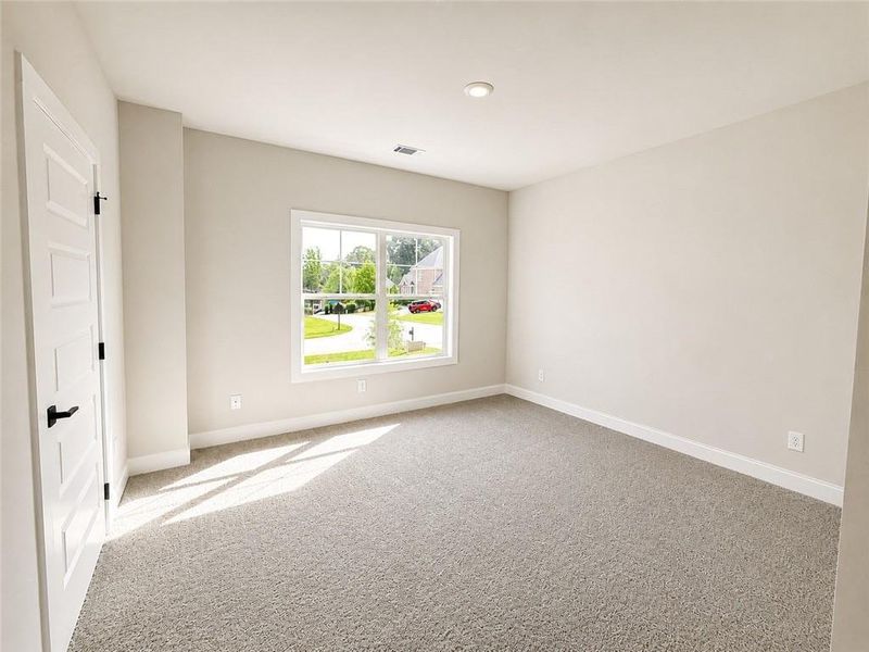 Spacious, unfurnished interior of a new home in , Jefferson (Image 57).