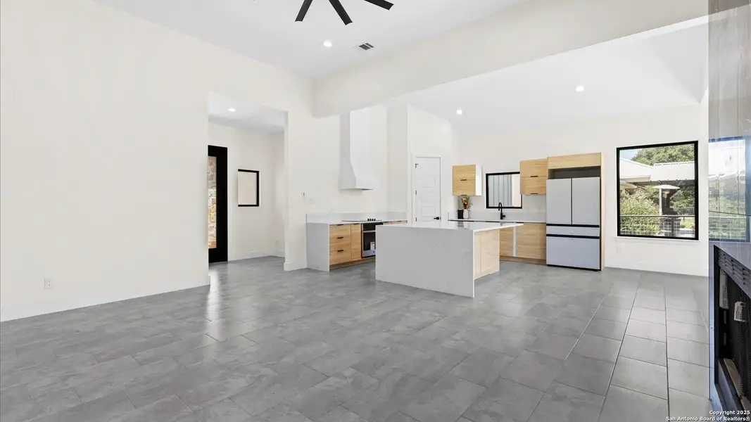 Furnished interior view inside a new home in , Blanco (Image 5).