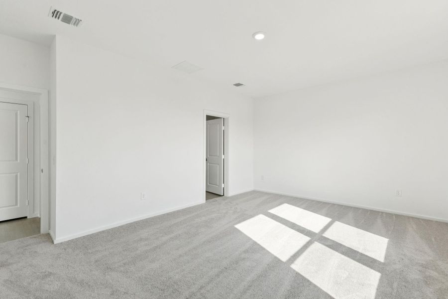 Spacious, unfurnished interior of a new home in Windcress, Baytown (Image 34).