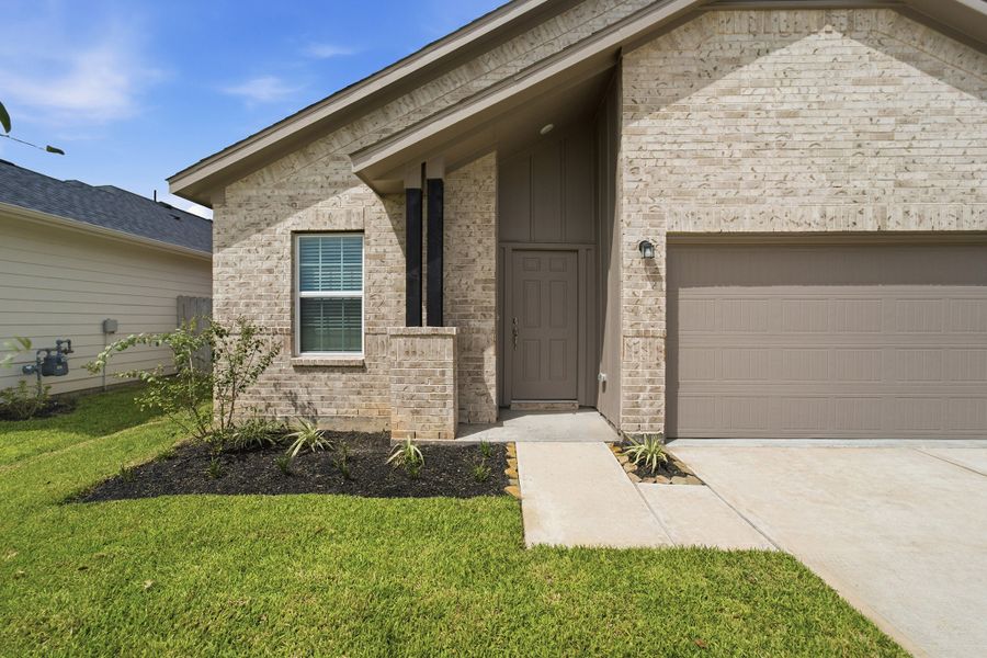 Exterior details and patio area of a home in Bluestem, Brookshire (Image 3).