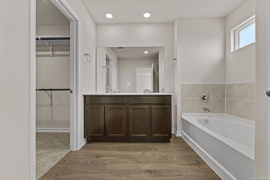 Furnished interior view inside a new home in Steele Creek, Cibolo (Image 7).