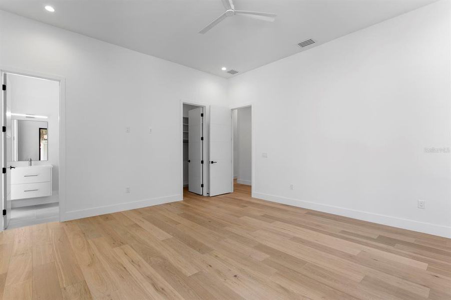 Spacious, unfurnished interior of a new home in , Tierra Verde (Image 49).