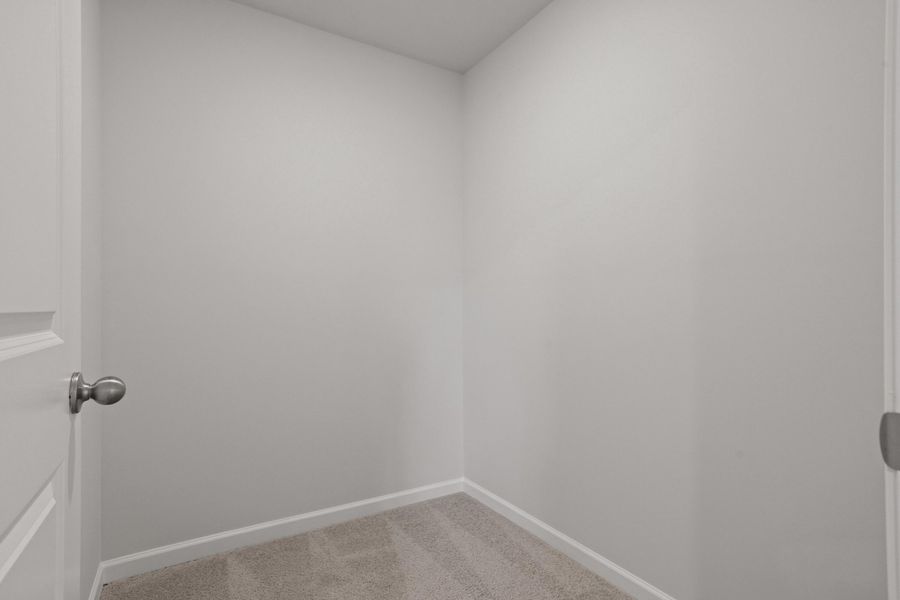 Spacious, unfurnished interior of a new home in , Seneca (Image 10).