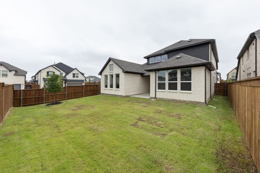 Exterior details and patio area of a home in Creekview Meadows, Pilot Point (Image 4).