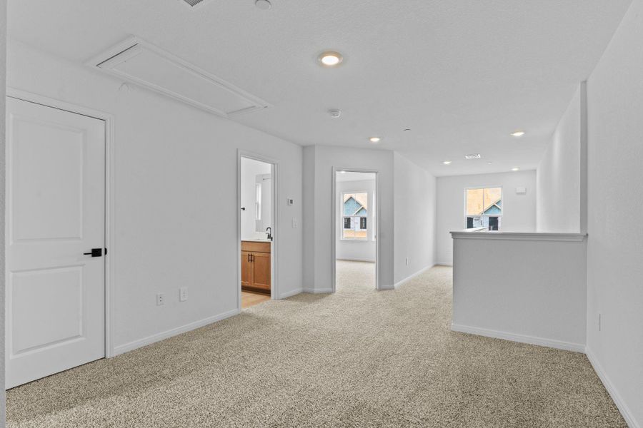 Spacious, unfurnished interior of a new home in Avery Centre, Round Rock (Image 17).