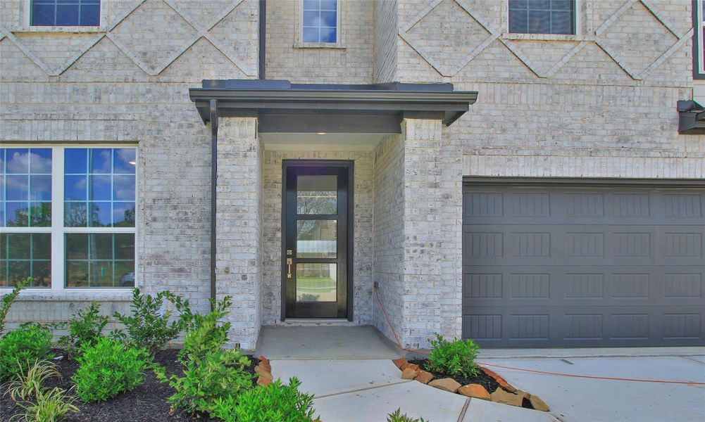 Exterior details and patio area of a home in Cypress Green, Tomball (Image 17).