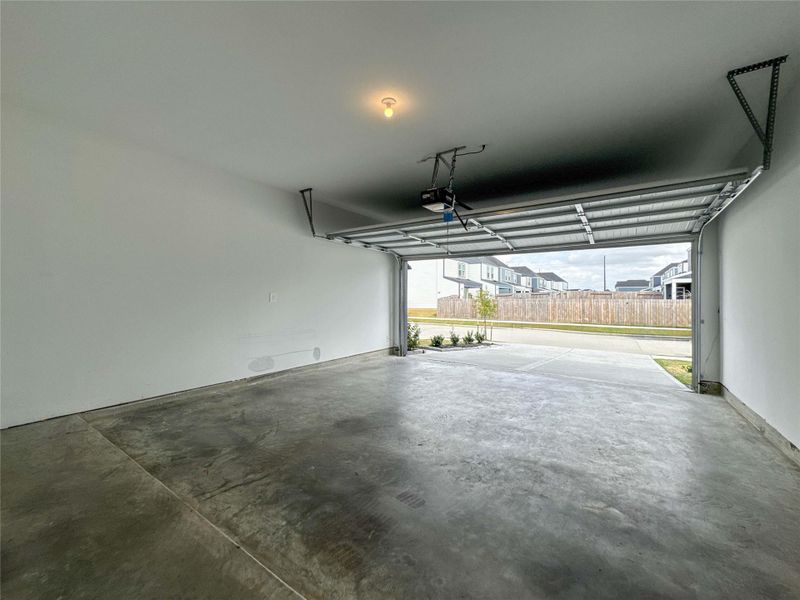 Spacious, unfurnished interior of a new home in , Houston (Image 34).