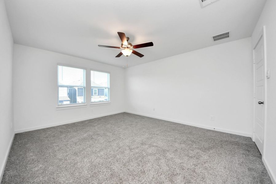 Spacious, unfurnished interior of a new home in , Houston (Image 25).