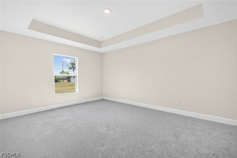 Spacious, unfurnished interior of a new home in Cape Coral, Cape Coral (Image 16).