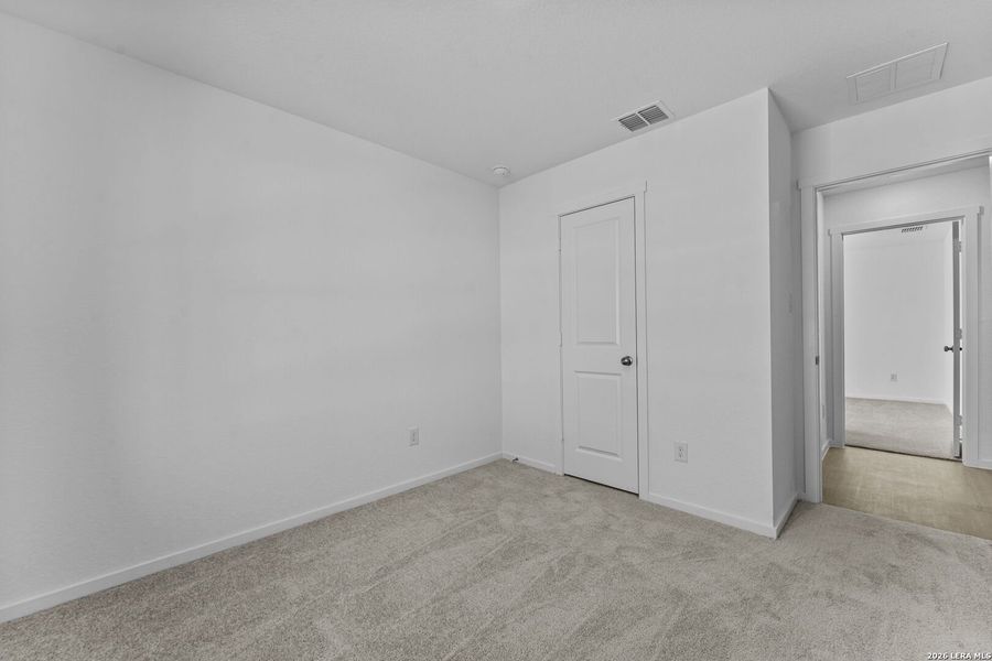 Spacious, unfurnished interior of a new home in Friendship Oaks, Fredericksburg (Image 14).