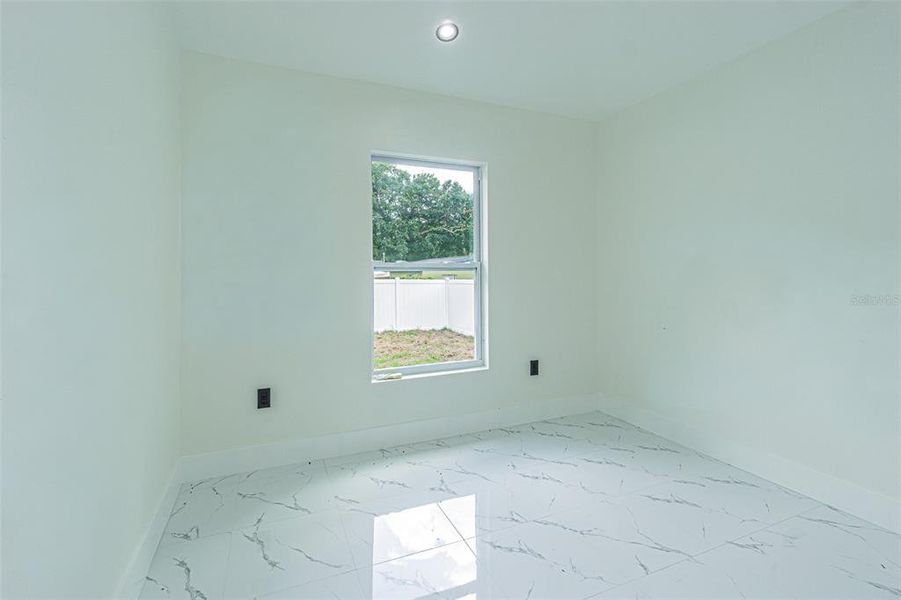 Spacious, unfurnished interior of a new home in , Tampa (Image 18).