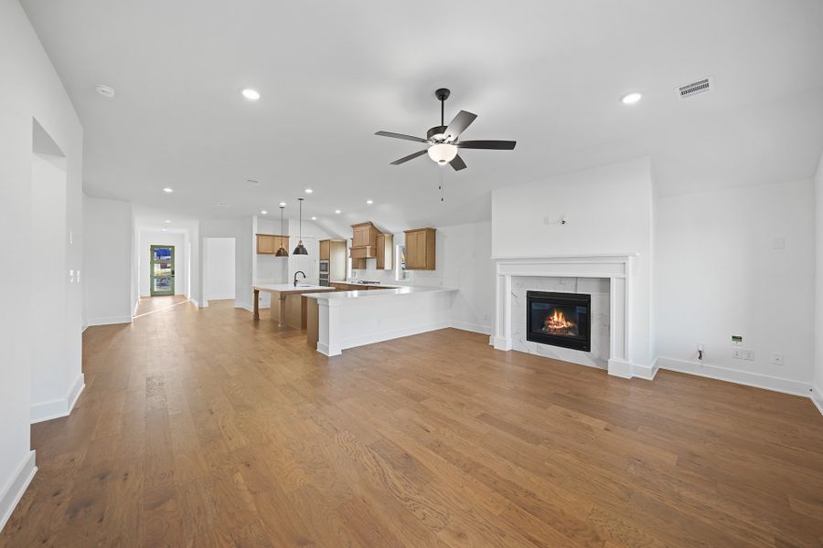 Spacious, unfurnished interior of a new home in Edgewater, Fate (Image 32).