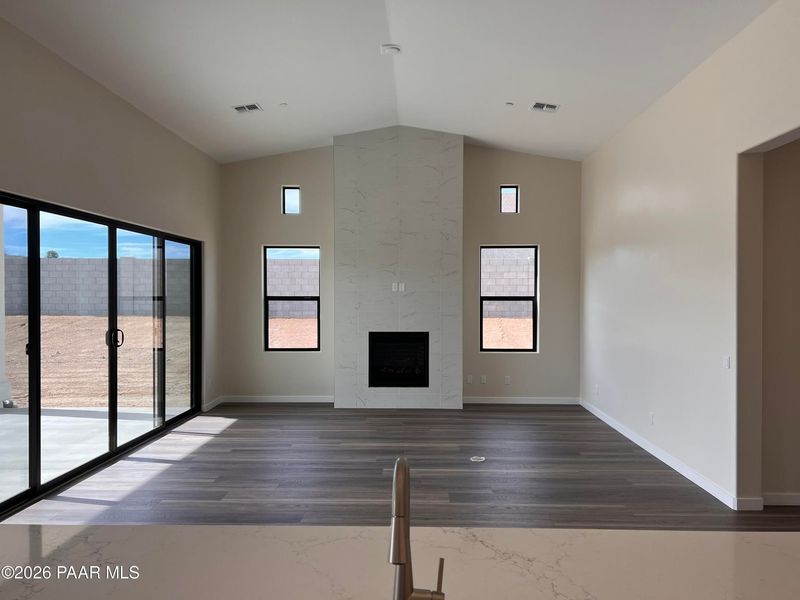 Spacious, unfurnished interior of a new home in Hidden Hills, Prescott (Image 18).